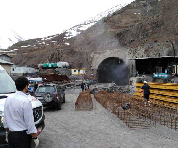 آتش‌سوزی در تونل در حال ساخت تهران ـ شمال