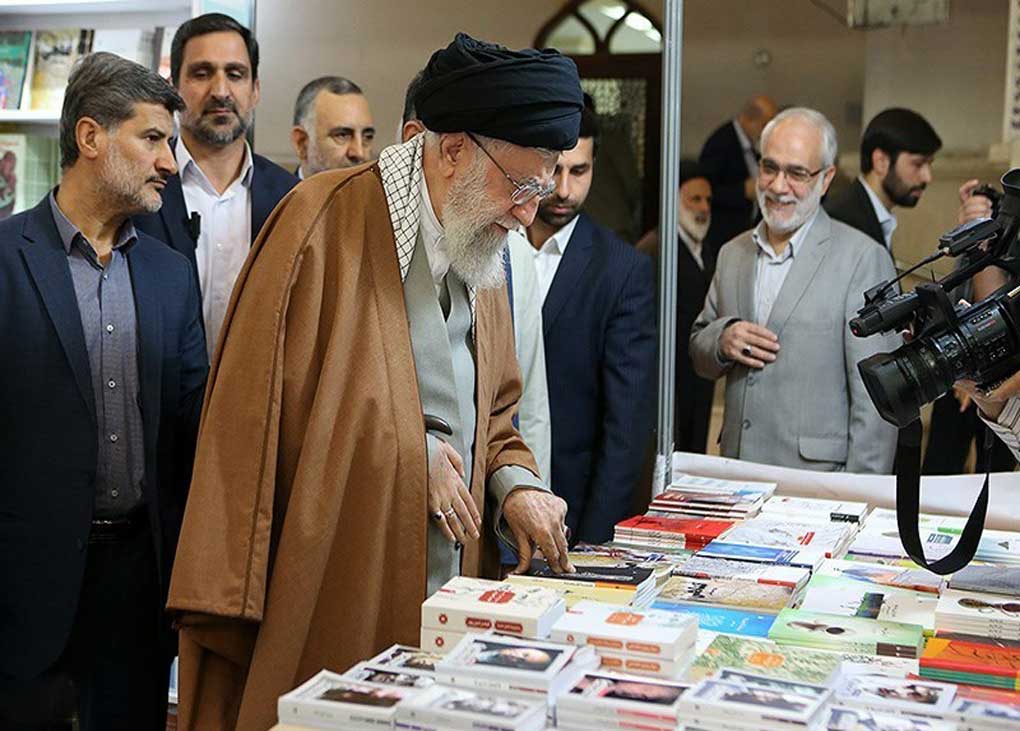بازدید رهبر انقلاب اسلامی از نمایشگاه بین المللی کتاب