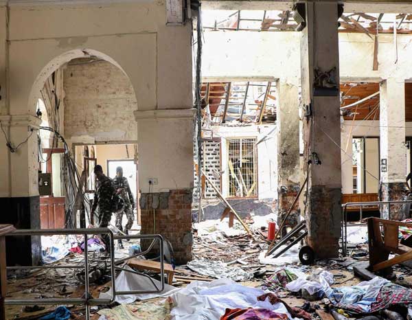 خاموش شدن برج ایفل به یاد قربانیان بمب گذاری های سریلانکا