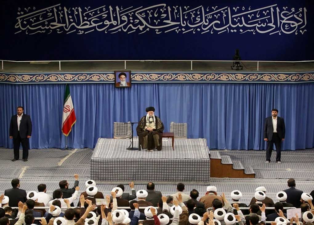رهبر انقلاب اسلامی : درباره‌ مسائل ناموسی انقلاب مذاکره نمی‌کنیم