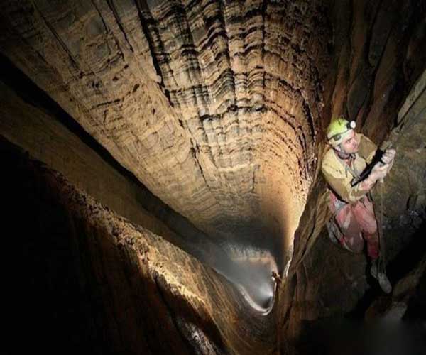 غار کروبرا ، عمیق‌ترین غار جهان