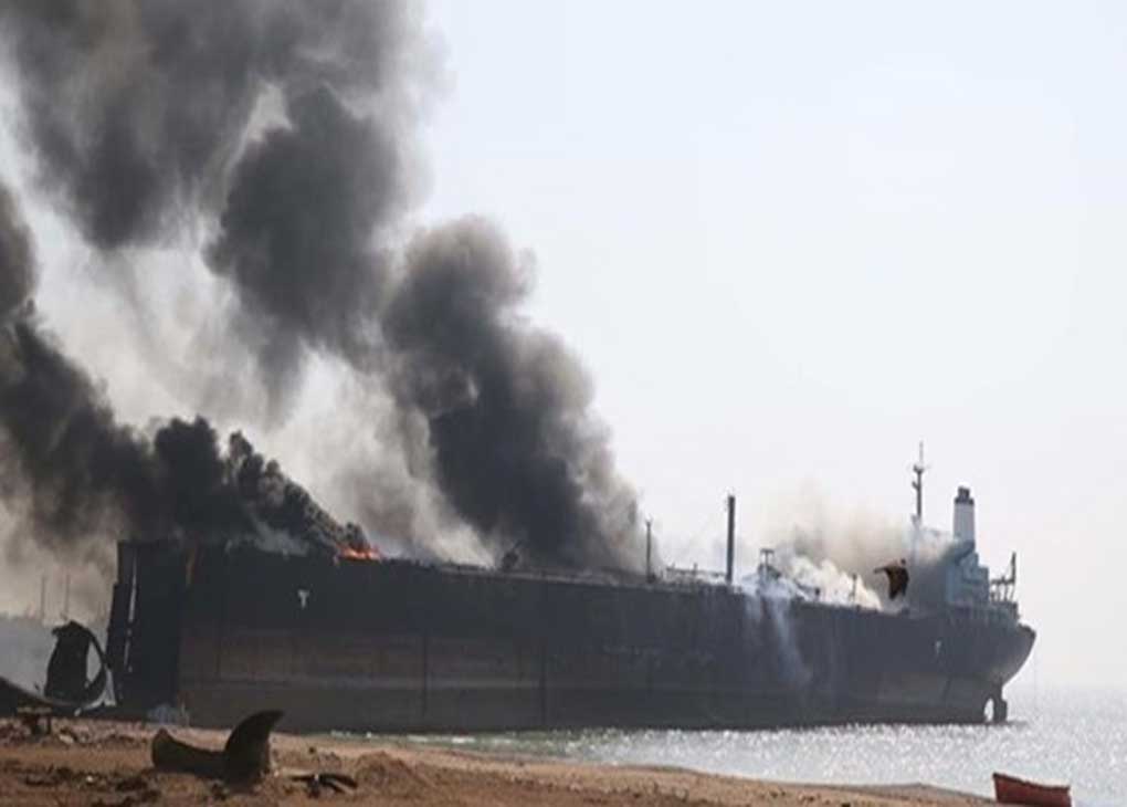 انفجار ۲ نفتکش در دریای عمان
