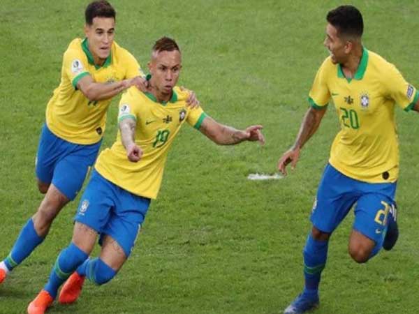 جشن-قهرمانی-برزیل-در-کوپا-آمه‌ریکا