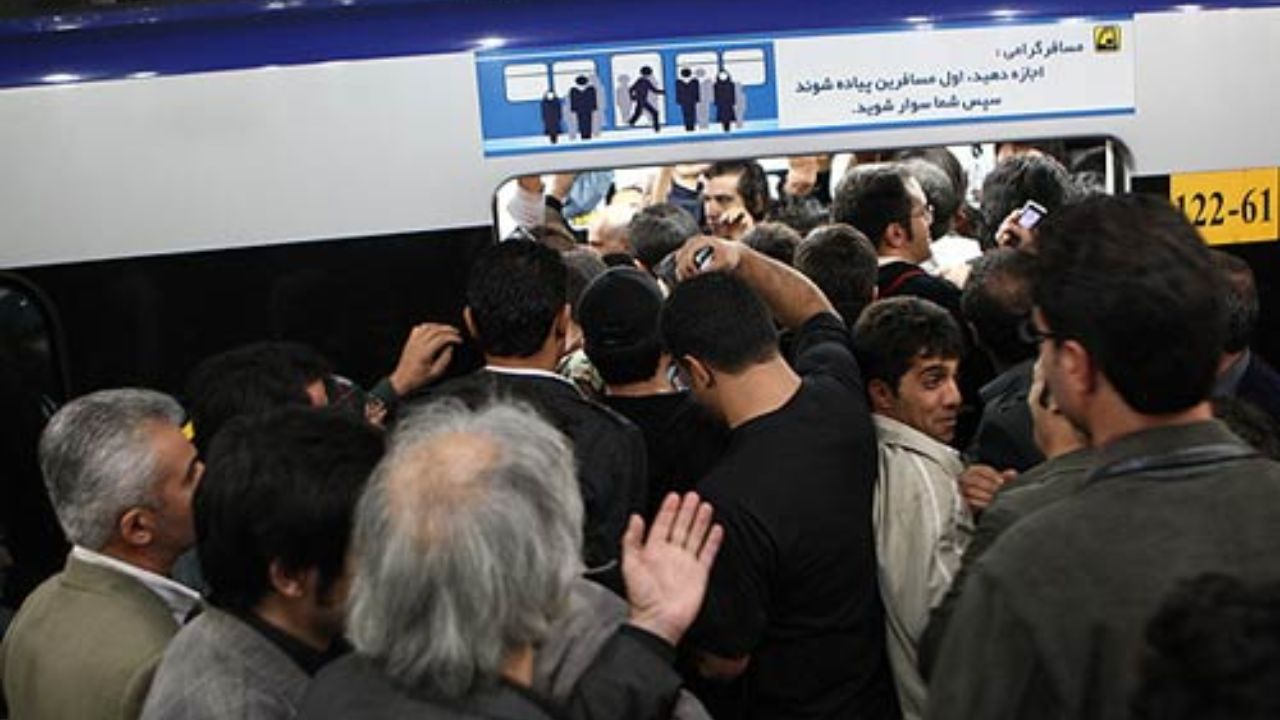 ازدحام جمعیت در خط یک مترو تهران | پایگاه خبری دخالتDekhalat | پایگاه خبری  دخالت