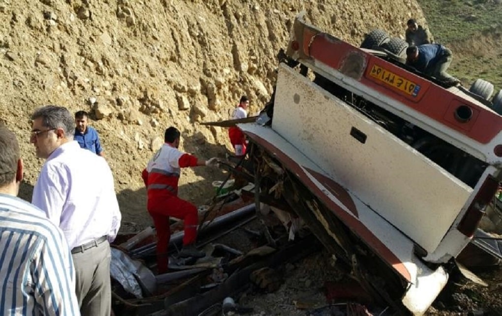 در حادثه واژگونی اتوبوس در منطقه دوآب سوادکوه ۱۹ نفر جان باختند