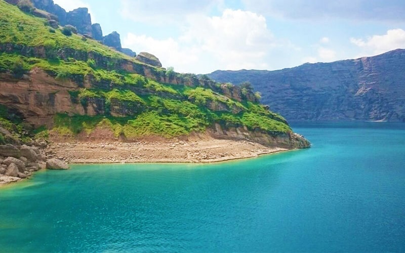 دریاچه ی شهیون بهشتی دنج در دل زاگرس