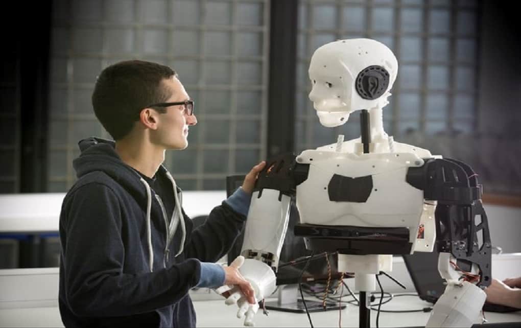 ساخت ربات های دارای احساس چه زمانی عملی خواهد شد؟