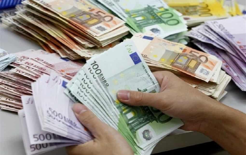 قیمت دلار و یورو ۱۲ بهمن در صرافی بانک‌ها