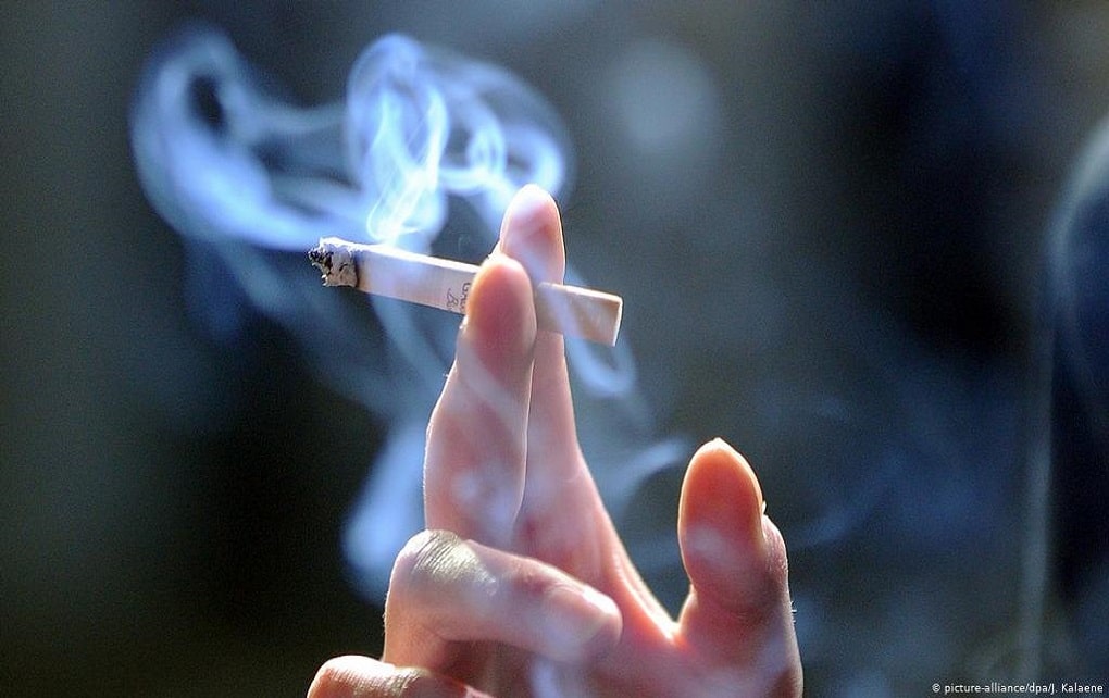 انتقال کرونا از طریق دود سیگار