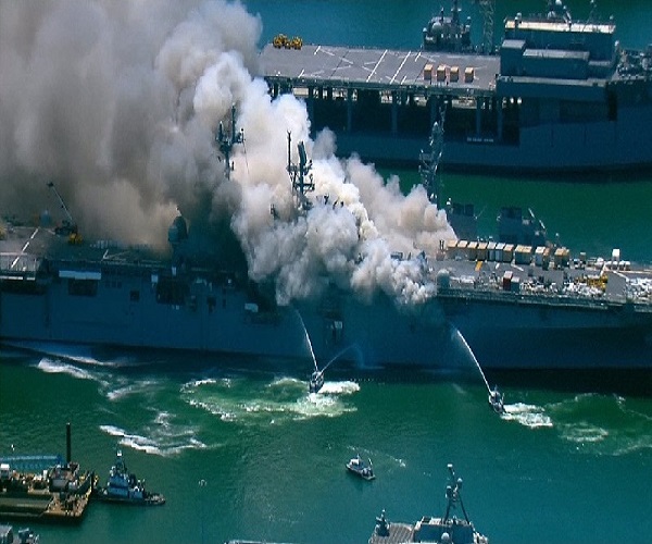 آتش سوزی کشتی جنگی آمریکایی در بندر سن‌دیه‌گو +  فیلم