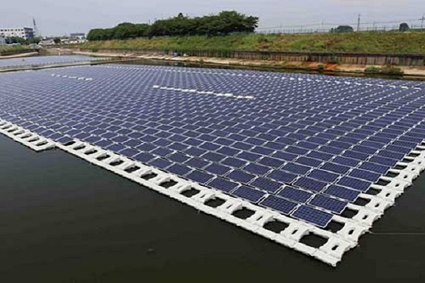 راه‌‌ اندازی نخستین نیروگاه خورشیدی شناور کشور در مهاباد + فیلم