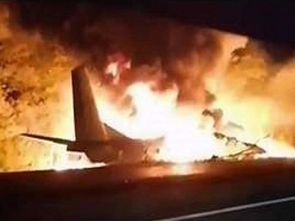 سقوط مرگبار یک هواپیما در خارکوف اوکراین با ۲۲ کشته + فیلم