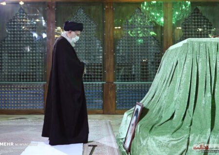 تصاویر حضور رهبر معظم انقلاب در مرقد مطهر امام خمینی (ره) و گلزار شهیدان