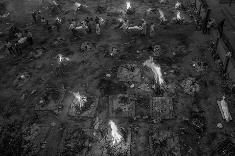سوزاندن اجساد کرونایی در هند