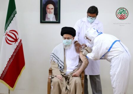 رهبر انقلاب دز دوم واکسن ایرانی کرونا را دریافت کردند