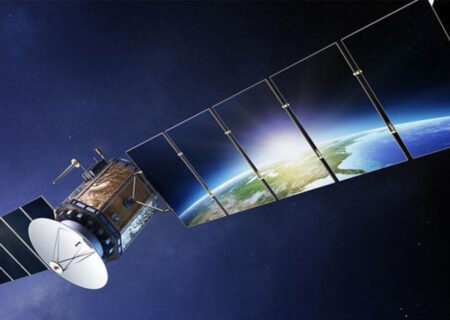 جهرمی: فعالیت اینترنت ماهواره‌ای در ایران نیاز به مجوز دارد