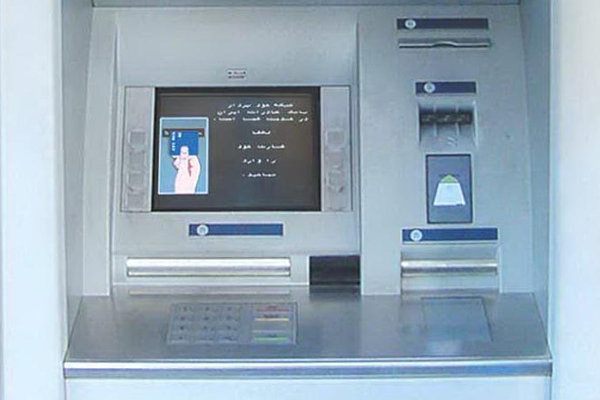 گرفتار شدن سارق در داخل دستگاه خودپرداز بانک