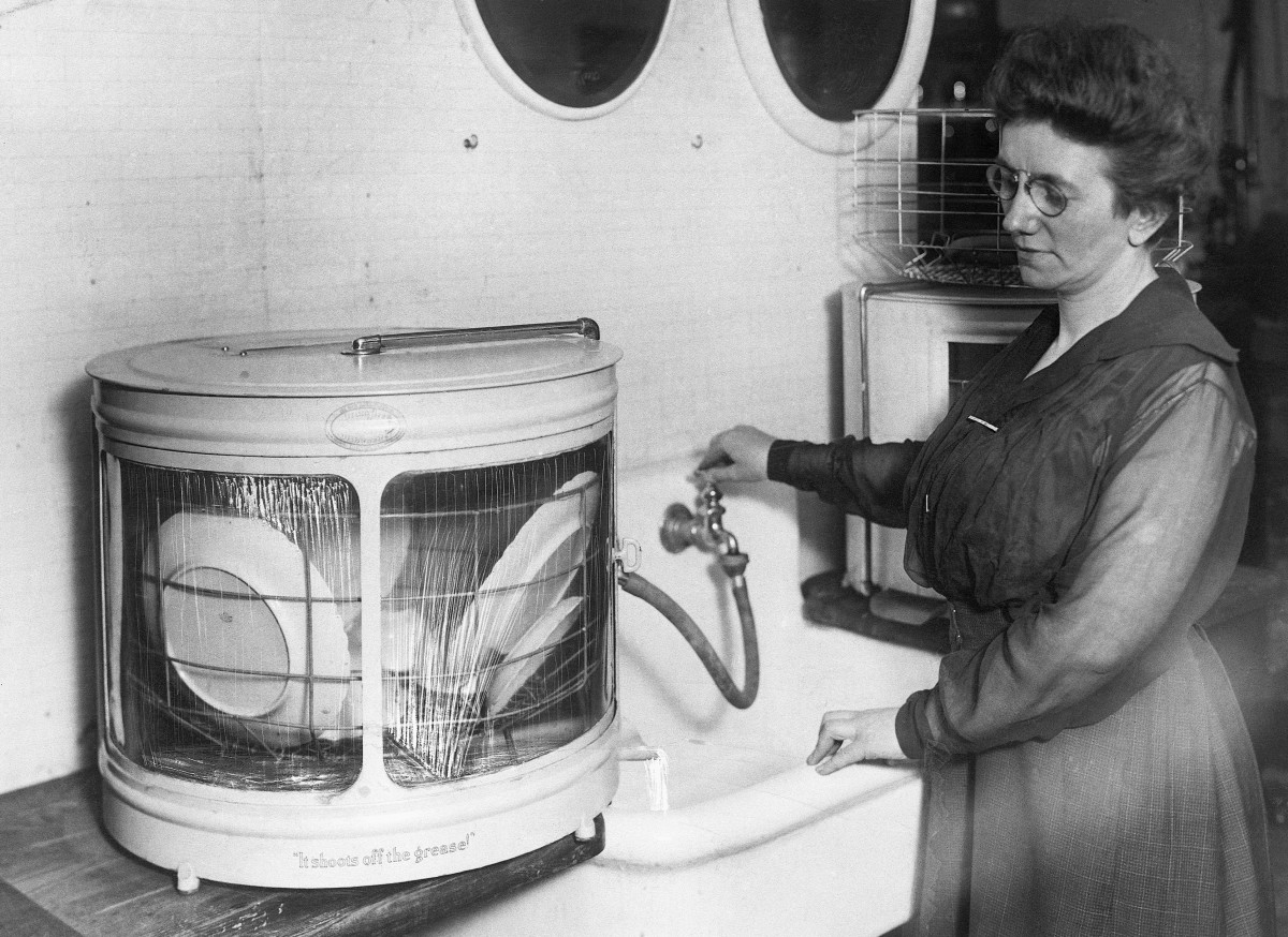داستان جالب اختراع ماشین ظرفشویی توسط خانم کوکرین