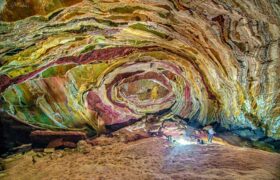تصاویر زیبا از کوه و غار نمک در هرمزگان