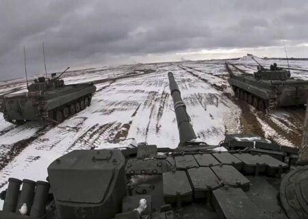 حمله روسیه به اوکراین آغاز شد / ۸۰ درصد از نیروهای نظامی روسیه در اطراف اوکراین جمع شده اند