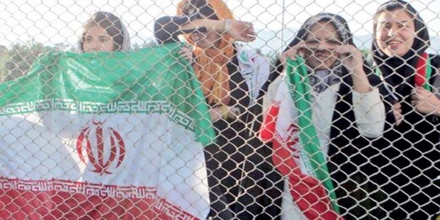 درخواست مداح معروف از دادستان درباره برخورد خشن با زنان پشت در ورزشگاه مشهد