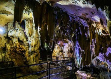 غار قوری قلعه بزرگ‌ترین غار آبی خاورمیانه