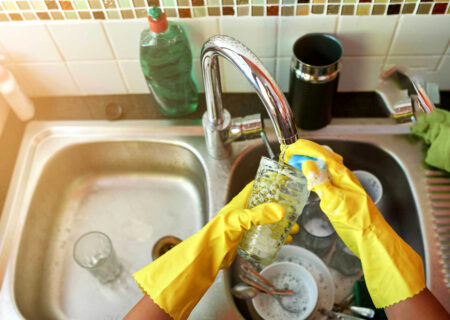 آیا از عوارض جدی شستن ظرف بدون پیش بند با خبرید؟