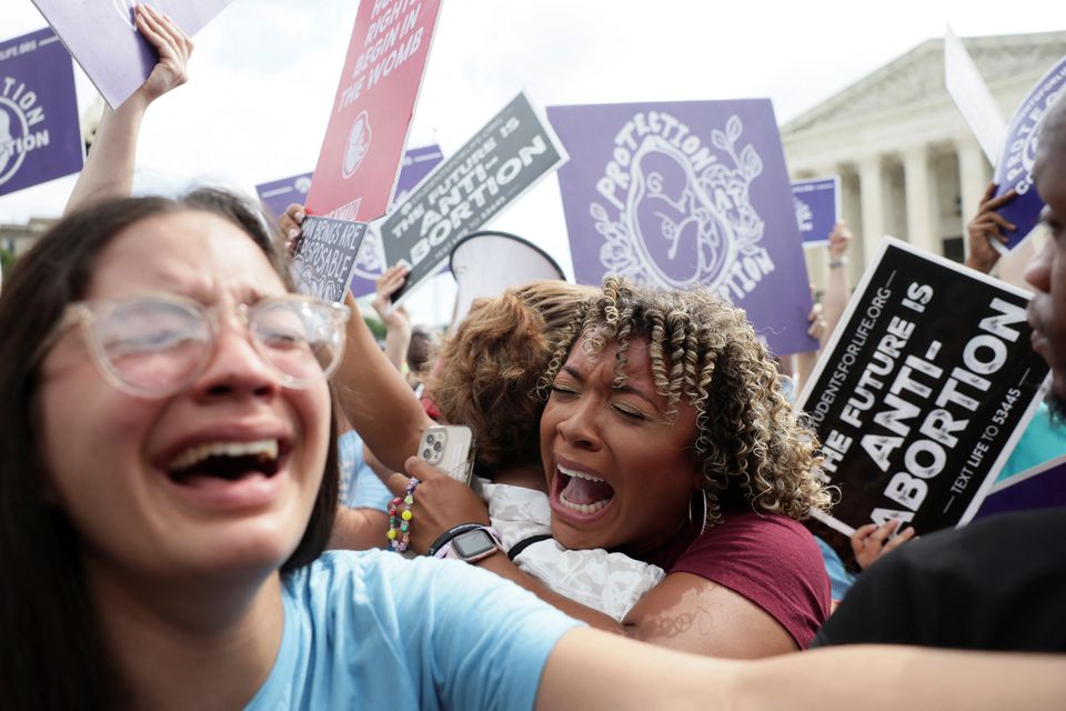 دادگاه عالی ایالات متحده به حق قانونی سقط جنین پایان داد /تجمع اعتراض آمیز به این حکم