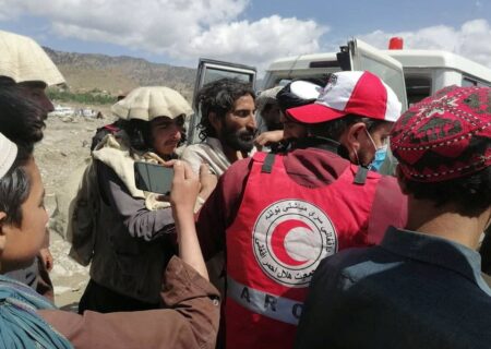تعداد کشته های زلزله افغانستان به ۱۰۰۰ نفر رسید/ مقامات افغانستان برای رسیدن به منطقه زلزله تلاش می کنند