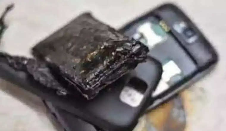 مرگ دختر 8 ماهه بر اثر انفجار موبایل: 12 دلیل آتش گرفتن گوشی های هوشمند