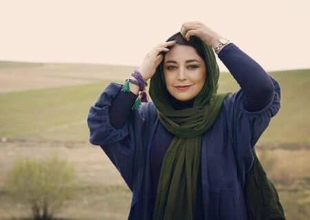 مجری تلوزیون بی حجاب با پاهای برهنه وسط تهران ! + عکس