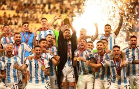 عکسهای مراسم اهدای جام و جشن قهرمانی آرژانتین در جام جهانی ۲۰۲۲ قطر