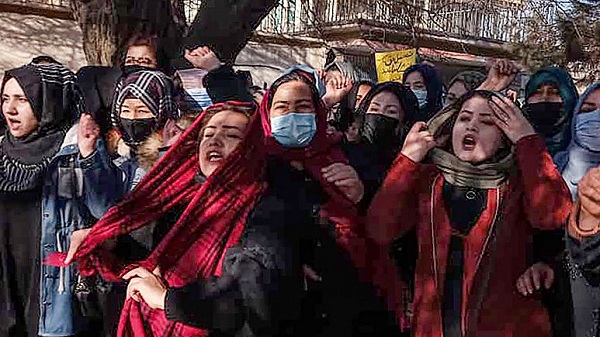 طالبان کارکردن زنان را هم ممنوع اعلام کرد