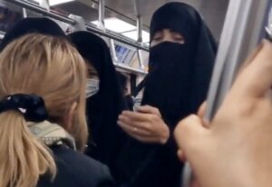 جزئیات ماجرای درگیری زنان محجبه با دختران بی حجاب یزدی در اتوبوس چه بود؟