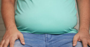 7کار غلطی که باعث چاقی شکمی می‌شود