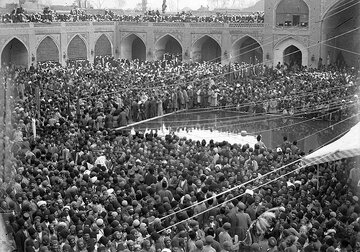 حضور زنان و مردان در مراسم روضه‌خوانی دوران قاجار + عکس