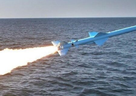 تحویل سامانه موشکی قدیر و موشک فتح مجهز به هوش مصنوعی به نیروی دریایی سپاه