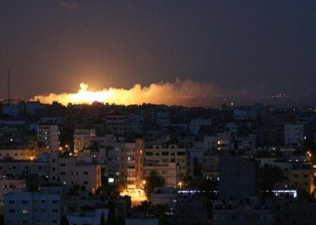 بمباران شدید توپخانه‌ای و هوایی اشغالگران در  مناطق مختلف غزه